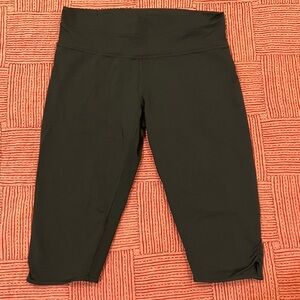 lululemon athletica Black Athletic legging Shorts ( capris / Bermuda)